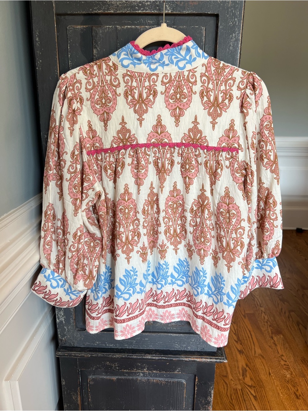 THML Collier Cream Blouse with Blue Floral and Pink Trim. Sz M NWT - Picture 2 of 10